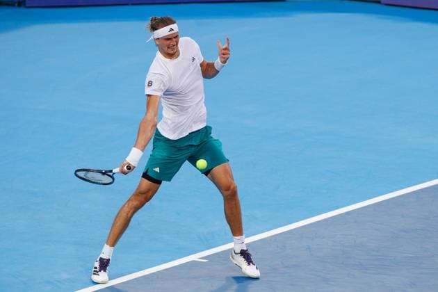 CINCINNATI, OH - AUGUST 15: Alexander Zverev of Germany hits a forehand during the quarterfinal round of the Cincinnati Open at the Lindner Family Tennis Center on August 15, 2025 in Mason, OH. (Photo by Ian Johnson Icon Sportswire) TENNIS: AUG 15 Cincinnati Open EDITORIAL USE ONLY Icon250815004