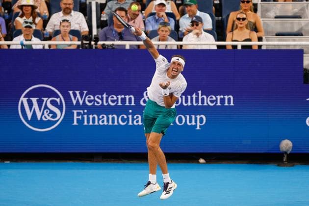 CINCINNATI, OH - AUGUST 15: Alexander Zverev of Germany serves during the quarterfinal round of the Cincinnati Open at the Lindner Family Tennis Center on August 15, 2025 in Mason, OH. (Photo by Ian Johnson Icon Sportswire) TENNIS: AUG 15 Cincinnati Open EDITORIAL USE ONLY Icon250815008