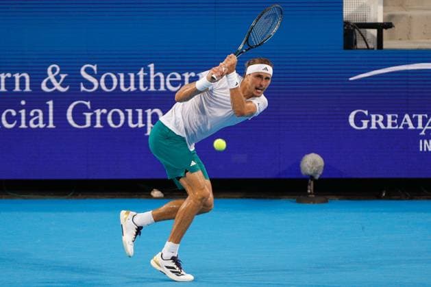 CINCINNATI, OH - AUGUST 15: Alexander Zverev of Germany hits a backhand during the quarterfinal round of the Cincinnati Open at the Lindner Family Tennis Center on August 15, 2025 in Mason, OH. (Photo by Ian Johnson Icon Sportswire) TENNIS: AUG 15 Cincinnati Open EDITORIAL USE ONLY Icon250815010