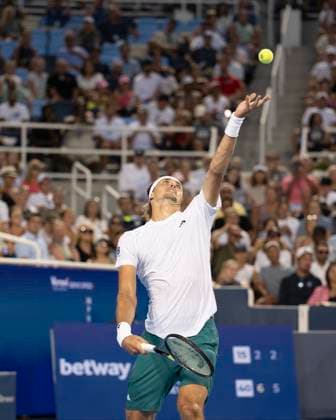CINCINNATI, OH - AUGUST 15: Alexander Zverev (GER) serves during the quarter finals in the Cincinnati Open at the Lindner Family Tennis Center on August 15, 2025 in Mason, OH. (Photo by Shelley Lipton Icon Sportswire) TENNIS: AUG 15 Cincinnati Open EDITORIAL USE ONLY Icon2508151572