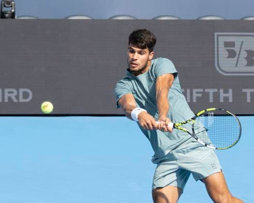 CINCINNATI, OH - AUGUST 15: Carlos Alcaraz (ESP) hits a backhand during the quarter finals in the Cincinnati Open at the Lindner Family Tennis Center on August 15, 2025 in Mason, OH. (Photo by Shelley Lipton Icon Sportswire) TENNIS: AUG 15 Cincinnati Open EDITORIAL USE ONLY Icon2508151411