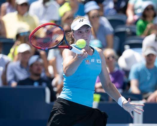 CINCINNATI, OH - AUGUST 15: Elena Rybakina (KAZ) hits a forehand during the quarter finals in the Cincinnati Open at the Lindner Family Tennis Center on August 15, 2025 in Mason, OH. (Photo by Shelley Lipton Icon Sportswire) TENNIS: AUG 15 Cincinnati Open EDITORIAL USE ONLY Icon2508151227