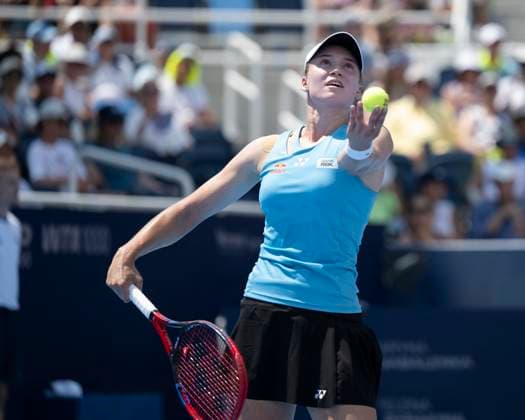CINCINNATI, OH - AUGUST 15: Elena Rybakina (KAZ) serves the ball during the quarter finals in the Cincinnati Open at the Lindner Family Tennis Center on August 15, 2025 in Mason, OH. (Photo by Shelley Lipton Icon Sportswire) TENNIS: AUG 15 Cincinnati Open EDITORIAL USE ONLY Icon2508151144