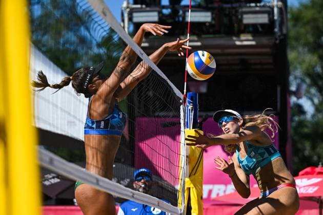 MONTREAL, QC - AUGUST 15: Thamela Coradello Galil (BRA) blocks Valentina Gottardi (ITA) smash during a first round match at Beach Pro Tour Montreal Elite 16 on August 15, 2025 at Parc Jean-Drapeau in Montreal, QC (Photo by David Kirouac Icon Sportswire) VOLLEYBALL: AUG 15 Beach Pro Tour Montreal Elite 16 EDITORIAL USE ONLY Icon250815027