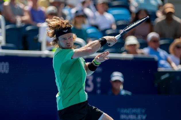 Cincinnati Open Quarterfinals: Carlos Alcaraz V Andrey Rublev Andrey Rublev is seen during his quarterfinals match at the Cincinnati Open in Mason, Ohio, on August 15, 2025. Mason Ohio United States  Copyright: xJasonxWhitmanx originalFilename:whitman-cincinna250815_np7zE.jpg