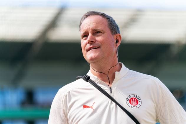 Oke Goettlich FC St Pauli, President in interview before kick-off, GER, Eintracht Norderstedt vs FC St Pauli, Football, DFB Pokal, 1 Round, Season 2025 2026, 16 08 2025 DFL REGULATES PROHIBIT ANY USE OF PHOTOGRAPHS AS IMAGE SEQUENCES AND OR QUASI VIDEO GER, Eintracht Norderstedt vs FC St Pauli, Football, DFB Pokal, 1 Round, Season 2025 2026, 16 08 2025 Hamburg Copyright: xEibner-Pressefoto MaxxVincenx EP_MVN