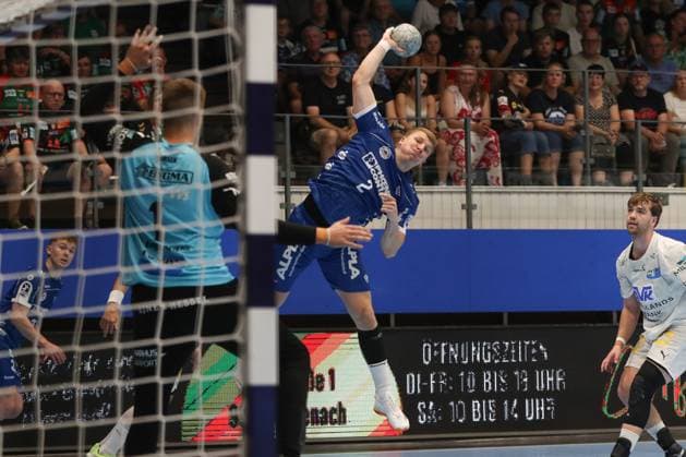 16 08 2025, xgox,Handball Wartburg Cup Skanderborg Handbold TBV Lemgo Lippe emspor, v l Lukas Hutecek Lemgo, 2 throws goal, Torschuetze, erzielt Tor, Treffer, scores the goal Eisenach