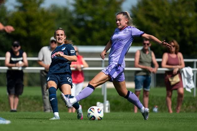 Napsugar Sinka TSG Hoffenheim, 08 in duel with Sabina Jackson FC Basel, 05 , GER, TSG 1899 Hoffenheim vs FC Basel, Soccer Womens Bundesliga Test Match, Season 2025 2026, 16 08 2025 GER, TSG 1899 Hoffenheim vs FC Basel, Soccer Womens Bundesliga Test Match, Season 2025 2026, 16 08 2025 St Leon Copyright: xEibner-Pressefoto Memmlerx EP_MMR