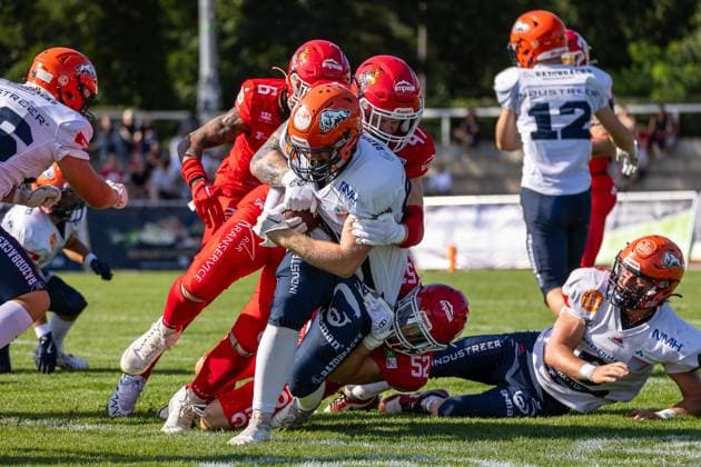 Tim Müller (ifm Razorbacks Ravensburg, 87 WR) is tackled by Atle Haaland (Potsdam Royals, 47 LB) after he catched the ball Potsdam Royals vs ifm Razorbacks Ravensburg, American Football, German Football League, Week 15, 2025, 16.08.2025, Potsdam Luftschiffhafen Germany Copyright: xFootxBowl SebastianxJustx