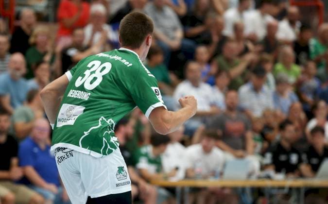16 08 2025, xfsx, men, handball, season 2025 2026, DHB cup, 1 round Woelfe Wuerzburg TV Grosswalstadt f li Malte Dederding Woelfe Wuerzburg cheers, single picture Rimpar triple sports hall Bavaria Germany