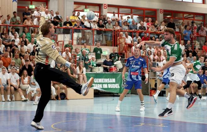 16 08 2025, xfsx, Men, Handball, Season 2025 2026, DHB Cup, 1 round Woelfe Wuerzburg TV Grosswalstadt from left Jan Steffen Minerva TV Grosswallstadt , Mario Stark TV Grosswallstadt , Michel Reitemann Woelfe Wuerzburg Rimpar Dreifachsporthalle Bayern Germany
