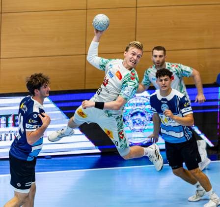 16 08 2025, GER, Handball, Men, Season 25 26, Wartburg Cup, ThSV Eisenach SC Magdeburg Stephan Seitz ThSV Eisenach,44 Gisli Thorgeir Kristjansson SC Magdeburg e V 99817 Eisenach Werner Assmann Halle Am Sportp Thueringen Germany