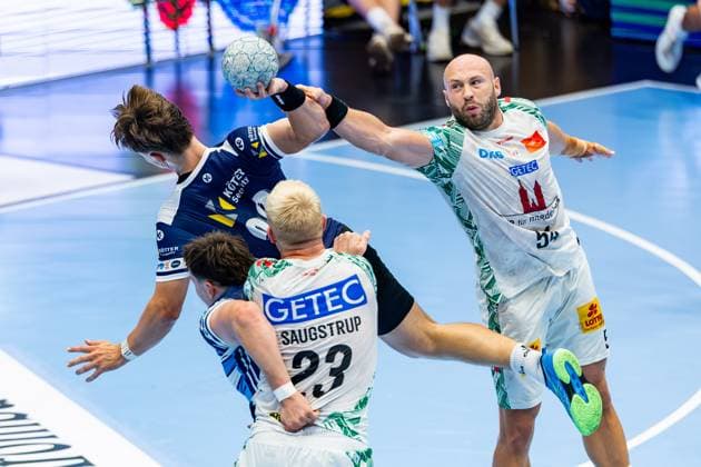 16 08 2025, GER, Handball, Men, Season 25 26, Wartburg Cup, ThSV Eisenach SC Magdeburg Oscar Bergendahl SC Magdeburg e V Felix Aellen ThSV Eisenach,22 99817 Eisenach Werner Assmann Halle Am Sportp Thueringen Germany