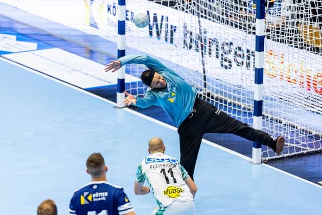 16 08 2025, GER, Handball, Men, Season 25 26, Wartburg Cup, ThSV Eisenach SC Magdeburg Daniel Pettersson SC Magdeburg e V Silvio Heinevetter ThSV Eisenach,12 99817 Eisenach Werner Assmann Halle Am Sportp Thueringen Germany