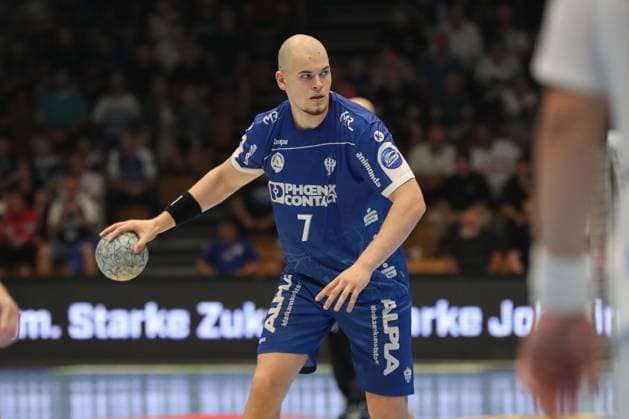 16 08 2025, xgox,Handball Wartburg Cup Skanderborg Handbold TBV Lemgo Lippe emspor, v l Jan Mudrow Lemgo, 7 am Ball, plays the ball Eisenach