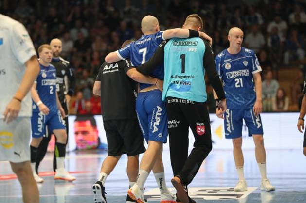 16 08 2025, xgox,Handball Wartburg Cup Skanderborg Handbold TBV Lemgo Lippe emspor, v l Jan Mudrow Lemgo, 7 injured, injury Eisenach