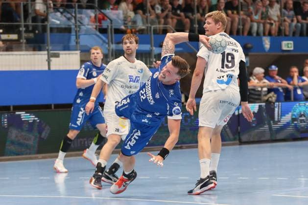 16 08 2025, xgox,Handball Wartburg Cup Skanderborg Handbold TBV Lemgo Lippe emspor, v l Adam Nyfjaell Lemgo, 22 throws goal, Torschuetze, erzielt Tor, Treffer, scores the goal Eisenach