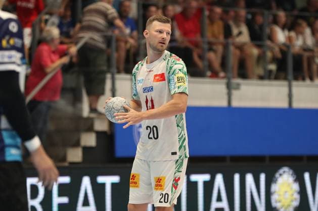 16 08 2025, xgox, Handball Wartburg Cup ThSV Eisenach SC Magdeburg emspor, v l Philipp Weber Magdeburg, 20 on the ball, plays the ball Eisenach