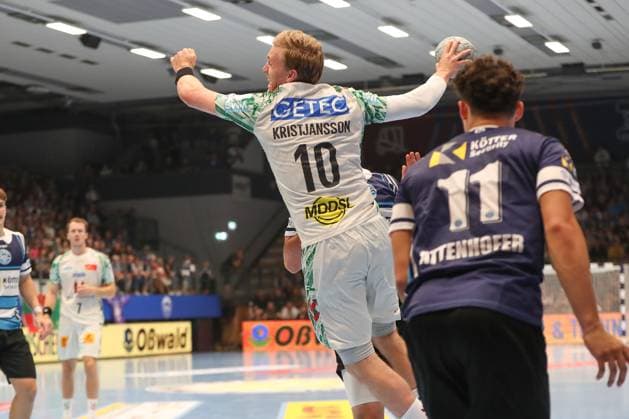 16 08 2025, xgox, Handball Wartburg Cup ThSV Eisenach SC Magdeburg emspor, v l Gisli Thorgeir Kristjansson Magdeburg, 10 throws goal, Torschuetze, scores goal, Treffer, scores the goal Eisenach