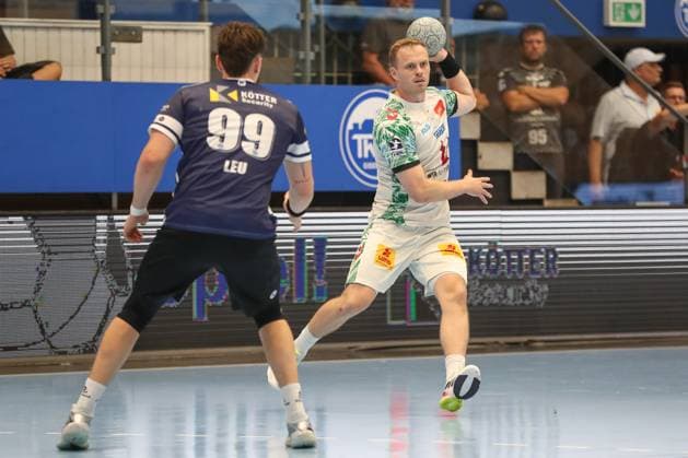 16 08 2025, xgox, Handball Wartburg Cup ThSV Eisenach SC Magdeburg emspor, v l Omar Ingi Magnusson Magdeburg, 14 on the ball, plays the ball Eisenach