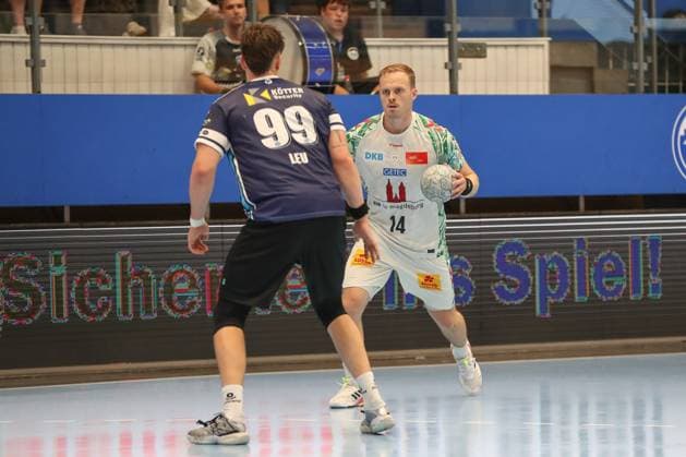 16 08 2025, xgox, Handball Wartburg Cup ThSV Eisenach SC Magdeburg emspor, v l Tillman Leu Eisenach, 99 , Omar Ingi Magnusson Magdeburg, 14 duel, duel, fight, tackle Eisenach
