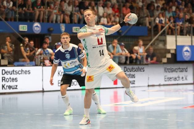 16 08 2025, xgox, Handball Wartburg Cup ThSV Eisenach SC Magdeburg emspor, v l Omar Ingi Magnusson Magdeburg, 14 at Siebenmeter Eisenach