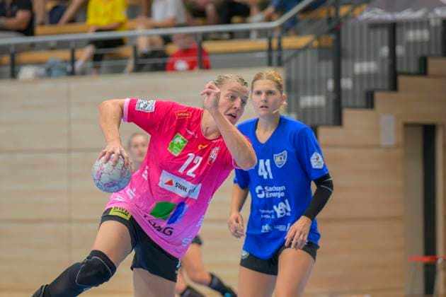 Ilona Kieffer Halle, 72 , Wiebke Meyer Leipzig, 41 , SV Union Halle Neustadt HC Leipzig, Handball Women, Bundesliga, Halle Saale Cup, Final, Season 2025 26, 16 08 2025 Halle SWH Arena Sachsen Anhalt Germany