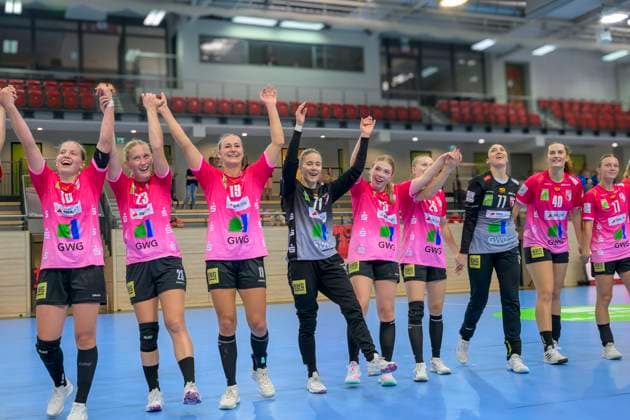 Wildcats celebrate after tournament victory, SV Union Halle Neustadt HC Leipzig, Handball Women, Bundesliga, Halle Saale Cup, Final, Season 2025 26, 16 08 2025 Halle SWH Arena Sachsen Anhalt Germany