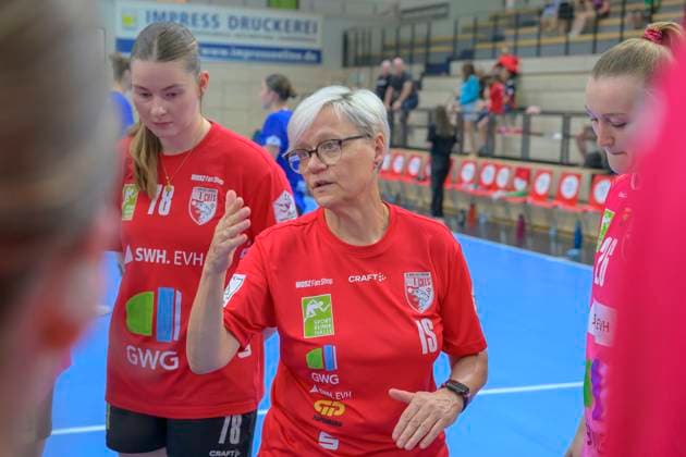 Lucy Strauchmann Halle, 78 , Coach Ines Seidel Halle , Cara Reuthal Halle, 26 , SV Union Halle Neustadt HC Leipzig, Handball Women, Bundesliga, Halle Saale Cup, Final, Season 2025 26, 16 08 2025 Halle SWH Arena Sachsen Anhalt Germany