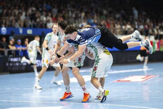 HANDBALL WARTBURG CUP 2025 THSV EISENACH SC¯MAGDEBURG FOR EDITORIAL PURPOSES ONLY p 16 08 2025 Eisenach Handball Wartburg Cup 2025 Werner Assmann Halle ThSV Eisenach SC¯Magdeburg in photo Tillman Leu 99 ThSV Eisenach in duel with Omar Ingi Magnusson 14 SC¯Magdeburg and Elvar Örn Jonsson 19 SC¯Magdeburg Germany Thüringen Eisenach Copyright SaschaxFromm Copyright: SaschaxFromm doc81z78t9pvwy8afbbpa2 ,EDITORIAL USE ONLY Copyright: SaschaxFromm