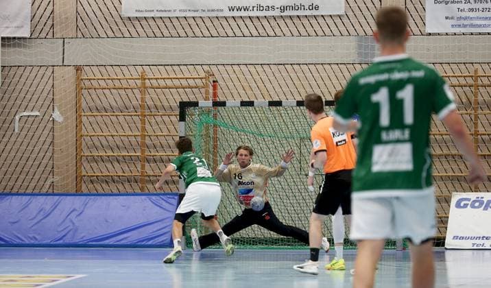 16 08 2025, xfsx, Herren, Handball, Saison 2025 2026, DHB Pokal, 1 Runde Woelfe Wuerzburg TV Grosswalstadt v li Tim Bauder Woelfe Wuerzburg , Jan Steffen Minerva TV Grosswallstadt parries the 7 meter, Felix Karle Woelfe Wuerzburg Rimpar Dreifachsporthalle Bayern Germany