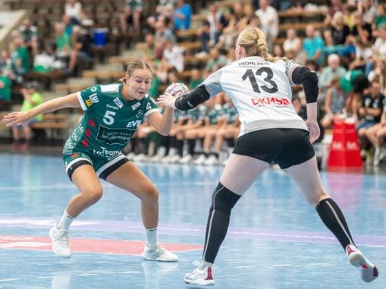 Ann Kynast Frisch Auf Women, 05 on the ball against Merja Wohlfeil Rostocker Handball Club, 13 , Frisch Auf Goeppingen vs Rostocker Handball Club, Handball, Players Night, Season 2025 2026, 16 08 2025 Frisch Auf Goeppingen vs Rostocker Handball Club, Handball, Players Night, Season 2025 2026, 16 08 2025 Wolfschlugen Copyright: xMichaelxSchmidt Eibner-Pressefotx EP_MST