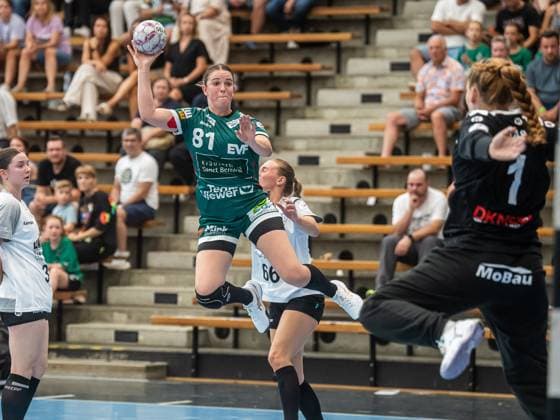 Lea Neubrander Frisch Auf Women, 81 jumps far into the circle, Frisch Auf Goeppingen vs Rostocker Handball Club, Handball, Players Night, Season 2025 2026, 16 08 2025 Frisch Auf Goeppingen vs Rostocker Handball Club, Handball, Players Night, Season 2025 2026, 16 08 2025 Wolfschlugen Copyright: xMichaelxSchmidt Eibner-Pressefotx EP_MST