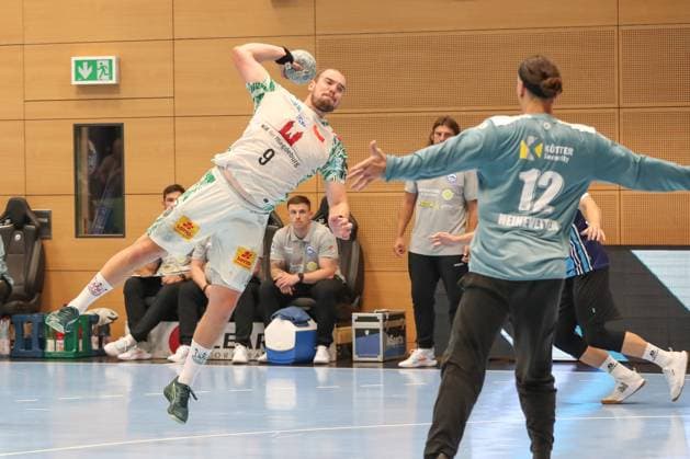 16 08 2025, xgox, Handball Wartburg Cup ThSV Eisenach SC Magdeburg emspor, v l Tim Zechel Magdeburg, 9 throws goal, Torschuetze, erzielt Tor, Treffer, scores the goal Eisenach