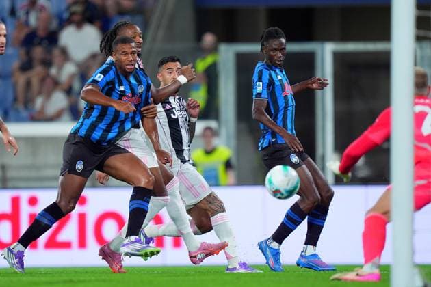 Atalanta s Isak Hien during the Bortolotti trophy, soccer match between Atalanta and Juventus at Gewiss Stadium in Bergamo , North Italy - Saturday , August 16 , 2025 . - Soccer  Copyright: xSpada LaPressex