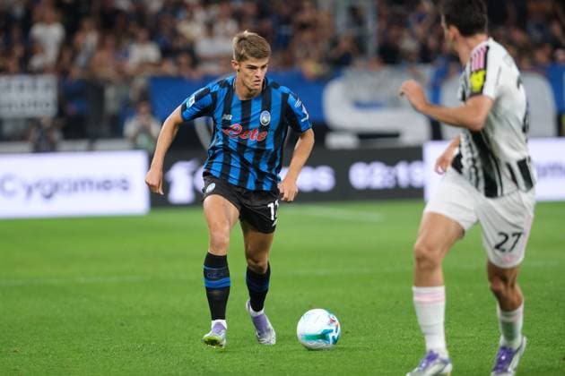Atalanta BC v Juventus FC - Pre-Season Friendly Charles De Ketelaere of Atalanta BC 1907 carries the ball during the soccer match between Atalanta BC and Juventus FC for the XXVI edition of the Achille and Cesare Bortolotti Trophy at Bergamo Stadium in Bergamo, Italy, on August 16, 2025. Bergamo Italy  Copyright: xRobertoxTommasinix originalFilename:tommasini-atalanta250816_np8m5.jpg