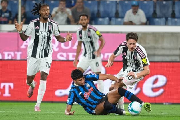Tackle go Raoul Bellanova of Atalanta BC 1907 during the soccer match between Atalanta BC and Juventus FC valid for XXVI edition of Achille and Cesare Bortolotti Trophy at Bergamo Stadium on August 16, 2025, Bergamo, Italy.  Copyright: xRobertoxTommasini IPAxSportx xipa-agency.netx xx IPA_62532962 IPA_Agency_IPA62532962