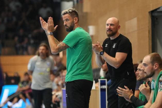 16 08 2025, xgox, Handball Wartburg Cup ThSV Eisenach SC Magdeburg emspor, f l Bennet Wiegert Magdeburg, coach , Yves Grafenhorst Magdeburg, co-coach Jubel, Torjubel, jubelt ueber das Tor, celebrate the goal, celebration Eisenach