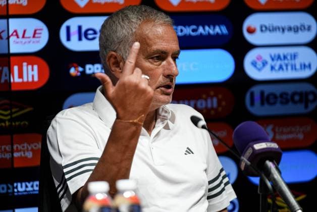 Goztepe v Fenerbahce - Turkish Super Lig IZMIR, TURKIYE - AUGUST 16: Head coach Jose Mourinho of Fenerbahce speaks during a press conference, PK, Pressekonferenz after Turkish Super Lig second-week football match between Fenerbahce and Goztepe at Gursel Aksel Stadium in Izmir, Turkiye on August 16, 2025. Berkan Cetin Anadolu Izmir Turkey. Editorial use only. Please get in touch for any other usage.  Copyright: x2025xAnadoluxBerkanxCetinx