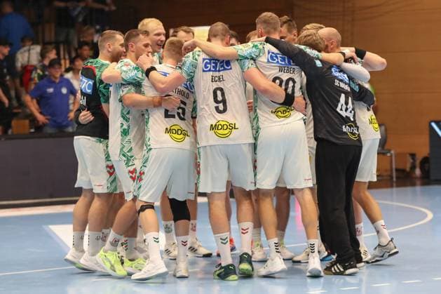 16 08 2025, xgox, Handball Wartburg Cup ThSV Eisenach SC Magdeburg emspor, v l Magdeburg jubilation over the victory, jubilation after the end of the game Eisenach