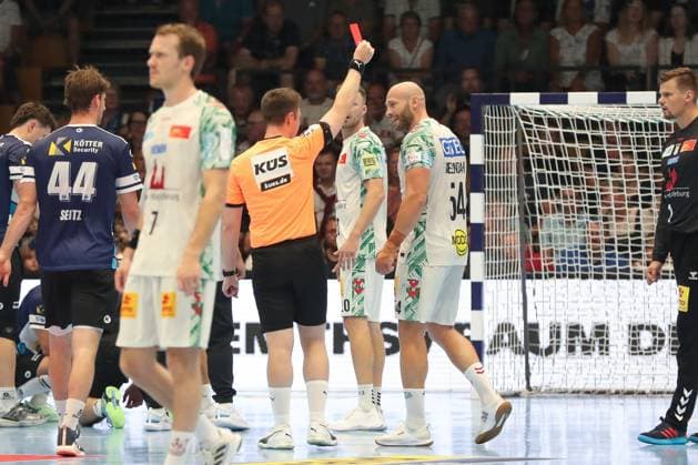 16 08 2025, xgox, Handball Wartburg Cup ThSV Eisenach SC Magdeburg emspor, v l Oscar Bergendahl Magdeburg, 54 red card, sending off, sent off Eisenach