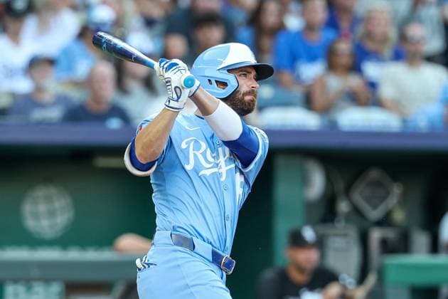 August 16, 2025: Kansas City Royals outfielder John Rave (16) watches his solo home run during the third inning against the Chicago White Sox at Kauffman Stadium in Kansas City, MO. CSM Kansas City United States of America - ZUMAc04_ 20250816_zma_c04_140 Copyright: xDavidxSmithx