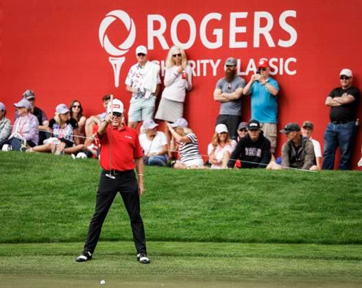 August 16, 2025, Calgary, Ab, CANADA: Miguel Angel Jimenez lines up a putt on the 18th green during the PGA, Golf Herren Tour Champions golf event in Calgary, Alta., Saturday, Aug. 16, 2025. Miguel Angel Jimenez  - ZUMAc35_ 20250816_zaf_c35_195 Copyright: xJeffxMcintoshx