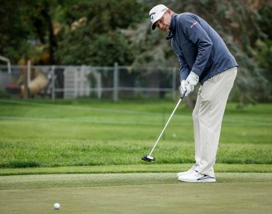 August 16, 2025, Calgary, Ab, CANADA: Tommy Gainey, of the United States, putts on the fourth green during the PGA, Golf Herren Tour Champions golf event in Calgary, Alta., Saturday, Aug. 16, 2025. Tommy Gainey - ZUMAc35_ 20250816_zaf_c35_198 Copyright: xJeffxMcintoshx
