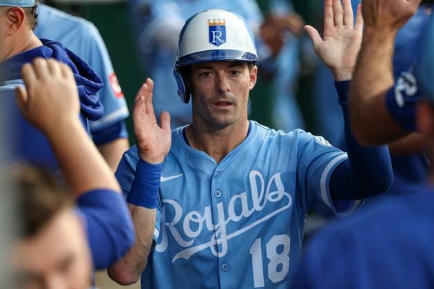 August 16, 2025: Kansas City Royals right fielder Mike Yastrzemski (18) celebrates scoring a run with teammates during the fifth inning against the Chicago White Sox at Kauffman Stadium in Kansas City, MO. CSM Kansas City United States of America - ZUMAc04_ 20250816_zma_c04_180 Copyright: xDavidxSmithx