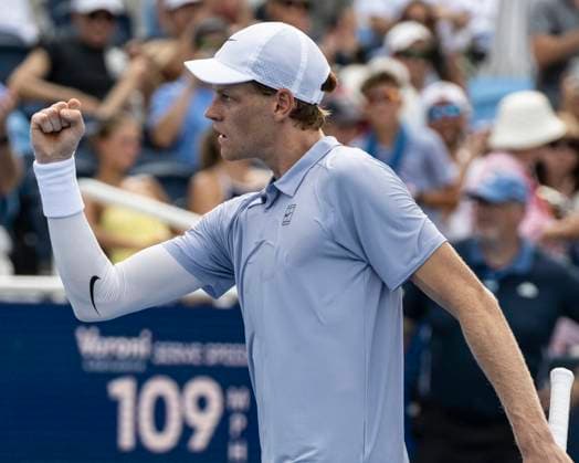 CINCINNATI, OH - AUGUST 16: Jannik Sinner (ITA) does a fist pump, celebrating winning the match during the semifinals in the Cincinnati Open against TŽrence Atmane (FRA) at the Lindner Family Tennis Center on August 16, 2025 in Mason, OH. (Photo by Shelley Lipton Icon Sportswire) TENNIS: AUG 16 Cincinnati Open EDITORIAL USE ONLY Icon250816395