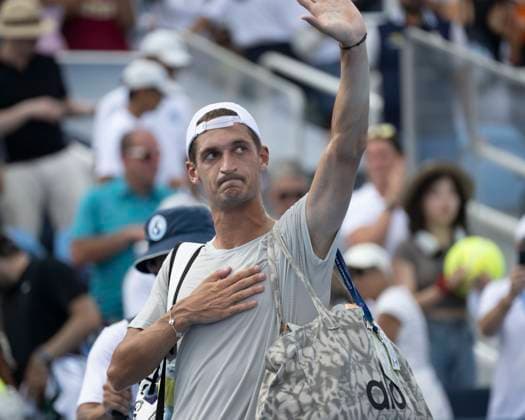 CINCINNATI, OH - AUGUST 16: TŽrence Atmane (FRA) raises his hand and covers his heart in appreciation of the support he received throughout the tounament. He lost to Jannik Sinner (ITA) during the semifinals in the Cincinnati Open at the Lindner Family Tennis Center on August 16, 2025 in Mason, OH. (Photo by Shelley Lipton Icon Sportswire) TENNIS: AUG 16 Cincinnati Open EDITORIAL USE ONLY Icon250816447