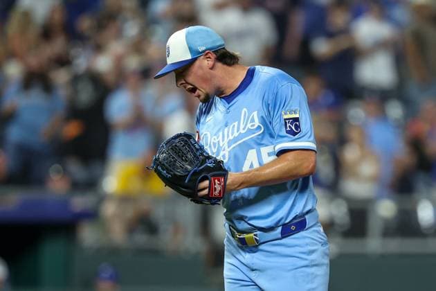 August 16, 2025: Kansas City Royals relief pitcher Taylor Clarke (45) reacts after the final out for the win over the Chicago White Sox at Kauffman Stadium in Kansas City, MO. CSM Kansas City United States of America - ZUMAc04_ 20250816_zma_c04_252 Copyright: xDavidxSmithx