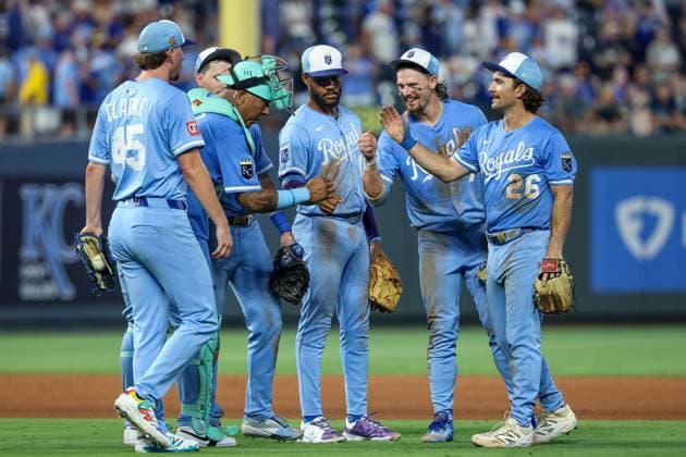August 16, 2025: Kansas City Royals relief pitcher Taylor Clarke (45), catcher Salvador Perez (13), third baseman Maikel Garcia (11), shortstop Bobby Witt Jr. (7), and second baseman Adam Frazier (26) celebrate their win over the Chicago White Sox at Kauffman Stadium in Kansas City, MO. CSM Kansas City United States of America - ZUMAc04_ 20250816_zma_c04_253 Copyright: xDavidxSmithx