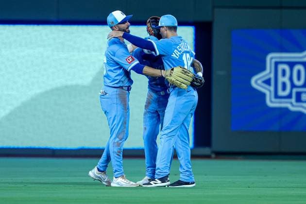August 16, 2025: Kansas City Royals left fielder John Rave (16), left, center fielder Kyle Isbel (28), center, and right fielder Mike Yastrzemski (18) celebrate their win over the Chicago White Sox at Kauffman Stadium in Kansas City, MO. CSM Kansas City United States of America - ZUMAc04_ 20250816_zma_c04_254 Copyright: xDavidxSmithx